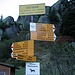 <b>Göscheneralp (1782 m).<br />Il segnavia indica un'incredibile varietà di escursioni, comprendenti ben cinque rifugi. </b>