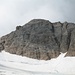 Gipfelkreuz vom Gletscher gesehen. Rechts oben der Firngrat.