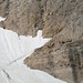 die Spur auf dem Gletscher endet unter einer Felswand; dort beginnt der Klettersteig. Es sind nur 110 m Höhenmeter bis zum Grat, der teiweise mit Firn (Eis) bedeckt ist.