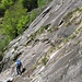 Passaggi delicati sui gradini scavati nella roccia