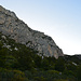 Südwand der Montagne Sainte Victoire am frühen Morgen. Blick vom Refuge Cézanne.