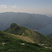6)  la lunga dorsale della via delle Colme che giunge a Brunate,a destra e il lago di Como 
