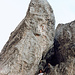 Marion in einer Fels-Nische am Steig zur Tauernscharte