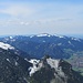 Edelsberg, darunter Pfrontener Berg und im Vordergrund der angezuckerte Roter Stein