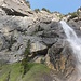 Der mittlere Teil links vom Wasserfall