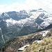 La sella su cui è adagiata l’Alpe Stübiell, dominata dalla catena Poncione Rosso-Cima di Vacarisc-Cima di Stüell