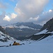 Drei Balmhorn-Aspiranten haben hier, auf der höchsten Felsinsel des Schwarzgletschers bei etwa 2500 m, gezeltet.