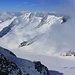 Gipfelaussicht Agassizhorn (3946m) über den oberen Fieschergletscher aufs Gross Wannenhorn (3905,9m) und Schönbühlhorn (3854m).