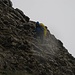 Abstieg über Bröselgestein im Regen mit fast Heiligenschein durch Wassertropfen auf der Linse:-)