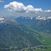 Blick ins Zwischentorental, das die Lechtaler Alpen von den Ammergauer Alpen trennt. Unten im Bild Biberwier, rechts Lermoos. Links im Hintergrund die Allgäuer Alpen mit der Tannheimer Gruppe.