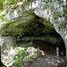 Eingang zur Grotte aux Fées ...