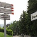 in quella direzione si va in paese,alle mie spalle al parcheggio funivia