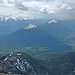 Der Tschirgant-Kamm gehört noch der Mieminger Kette an. Links Ötztaler Alpen, rechts Lechtaler Alpen.