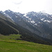 Bei der Alp da Riein schauen wir in den Talabschluss des Val da Riein