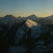 Die letzten Sonnenstrahlen beleuchten (v.l.n.r.) Piz Mundin (3146m), Muttler (3293,0m) und Piz Tschütta / Stammerspitz (3254,1m). Vor dem Muttler ist der Gipfel Blauwand (2816m).