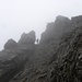Für den Abstieg geht es zu Beginn hinunter in die kleine Scharte am Sudostflanke des Spitzkofel, 2717m.
