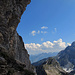 Hoffentlich kraxeln da über mir keine Viecher im Gestein rum. Einen Helm habe ich nicht dabei.