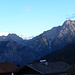 Wunderschonen Spitzkofel, 2717m-rechts in Bild, gesehen von ''unsere'' Wohnung in Oberlienz