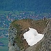 Die "Sugginase": Eine gerne von Steinböcken benutzte Kanzel, steil abbrechend ob Niederried. Abstieg von der Suggiture (ca. steile 100 Höhenmeter) bei trockenen Verhältnissen sicher machbar, da die Vierbeiner das Gelände gut gestuft haben.