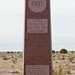 Black Mesa, am höchsten Punkt von Oklahoma - Granit-Monument aus Richtung Osten. Kansas befindet sich 53 Meilen in ostnordöstliche Richtung.