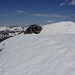 Top of Hoch Ducan / Piz Ducan (3063m) - ein wahrlich kröndender Abschluss einer Idee, alle vierzehn Davoser-3000er zu besteigen. Wer gerne an steilen und meistens auch brüchigen Gipfel herumkraxelt, der wird an dem kleinen Projekt Freude haben.