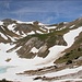 eisbedeckter See, dahinter die Ochsenkaralm