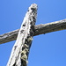 La vecchia croce, disseminata di licheni, del Corte di Cima dell’Alpe Cremenzè