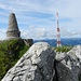 Jägerdenkmal und Sender vom Gipfelfelsen des Übelhorns gesehen