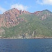 Monte Senino (links) und Punta Castellacciu - Foto vom Schiff auf dem Golfe de Porto