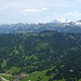 zwischen Haggenspitz und Grossem Mythen zeigen sich die östlichen Alpen