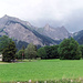 Links Gir. Rechts der Bildmitte Schwarzhorn und Glegghorn. In Bildmitte ist als weisser Punkt die Enderlinshütte erkennbar. 