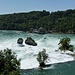 Blick auf die Rheinfall-Felsen und Schlösschen Wörth