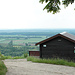 Schutzhütte am Luciberg, oberhalb der Weinberge gelegen. Blick in die Rheinebene.