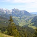 Blick vom Saum hinüber auf den Alpstein und hinunter ins Toggenburger Bergtal