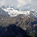 Chaiserstuel (rechts, mit Schnee) ist über die Bannalper Schonegg mit dem Ruchstock verbunden. 