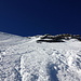 Nach dem Couloir ging's in direkter Linie zum Gipfel; links der Gletscherwulst.