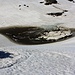 Schneeschmelze auf 2600m mit unter der Gletschermoräne des Lai Verd.
