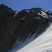 Von der Fuorcla Gannaretsch (2860m) steigt man über einen einfachen Grat (T4; Fels I) zum Gipfel des Piz Gannaretsch (3039,6m) der sich bei der Wetterstation befindet. Der scheinbar höhere Gipfel links auf dem Foto ist der in Wirklichkeit niedrigere Nordgipfel P.3037m.