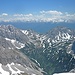 Blick über die Pfeishütte und die Rumerspitze in die Zillertaler Alpen; dazwischen das Inntal.