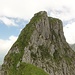 Chummlispitz - Die Aufstiegsroute führt links über steiles Gras auf den Gipfelgrat