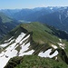 Lechtaler Panoramaweg über den im weiteren Verlauf harmlosen Ostgrat der Rothornspitze. Ein direkter Aufstieg über den Ostgrat zum Gipfel, wie in der "Kompass"- Karte suggeriert, erscheint nicht ohne weiteres machbar