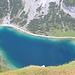Der Seebensee mit einem der vielen Alpenrosenfelder im Vordergrund