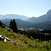 Blick nach Osten zum Karwendel, rechts die Wettersteinwand und im Talkessel Elmau