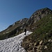 Am "Roggentalgletscher", der immer noch meterdick ist. Wo geht denn der Winterbaer hin....na klar...auf den schönsten Berg der Welt!