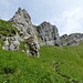 im Abstieg vom Schibenstoll - Rückblick zu den bizarren Felsen