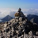 Unserer, am Vortag neu aufgetürmten Gipfelsteinmann auf der Kredarica (2541m).