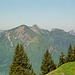 26.05.05: Blick über's Tal der Tiroler Achen zu Hochplatte, Kampenwand und Gedererwand.