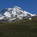 Zwischen den Stationen Schwarzsee und Furi - Blick zurück zu Breithorn und Klein Matterhorn während der Seilbahnfahrt zurück nach Zermatt im Anschluss an unsere Breithorn-Tour.