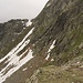 Der Weg von Passo Leit (Pt. 2431) nach Pt. 2481, das schwierigste Teil der Route, vor allem wegen der steile Schneefelder. Pickel/Steigeisen sind empfehlenswert, auch wenn es nur um kleine Strecken handelt!