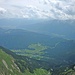 Blick ins Inntal. Rechts die Stubaier Alpen, hinten die Zillertaler Alpen.
